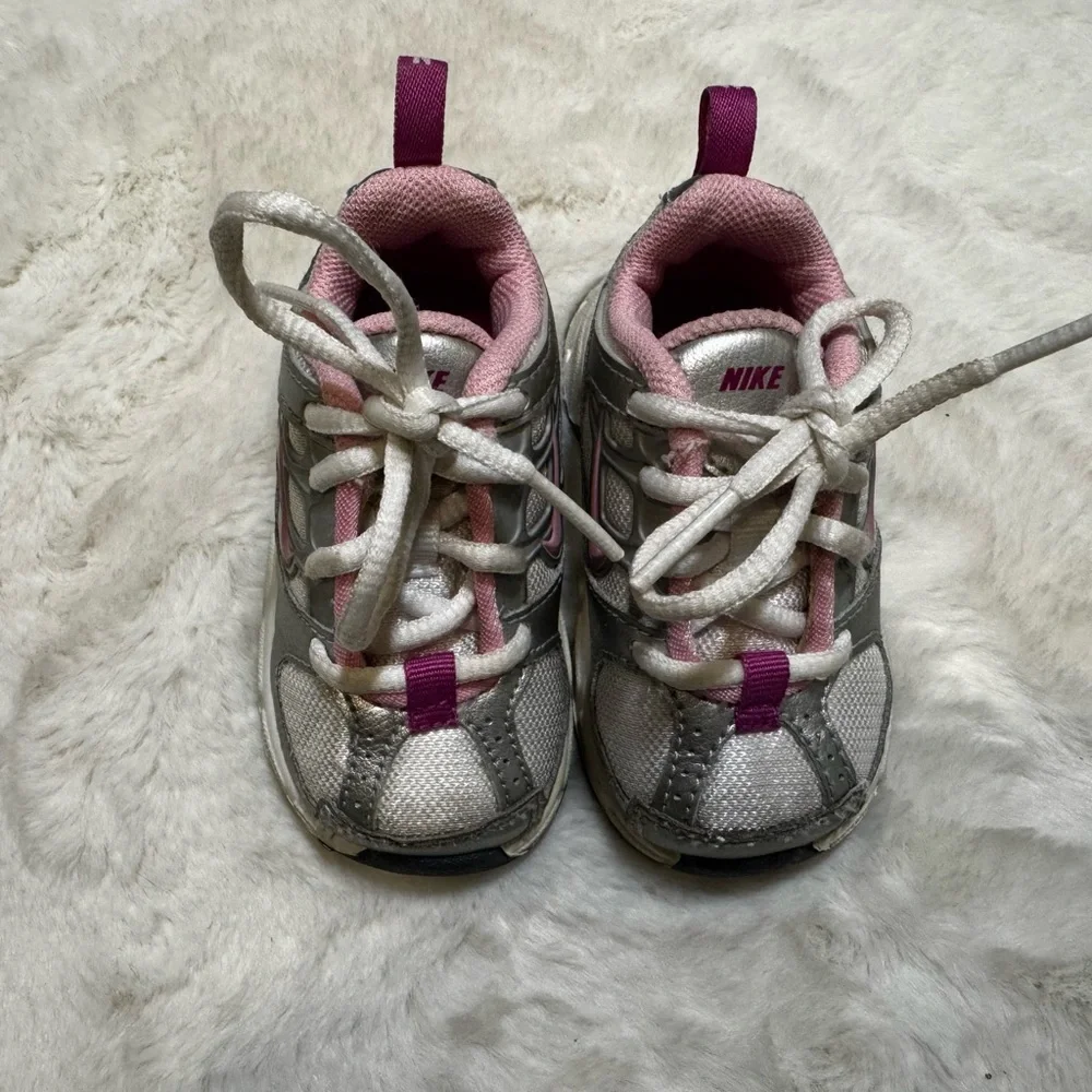 Nike‎ Toddler Sneakers Size 3C Silver & Pink